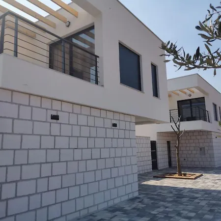 Villa Prova M *